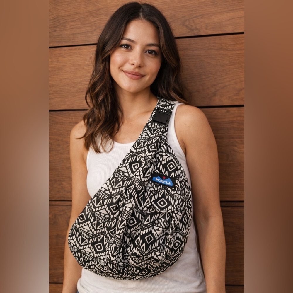 KAVU Original Rope Crossbody Bag ~ Tile Maze - Picture 2 of 14